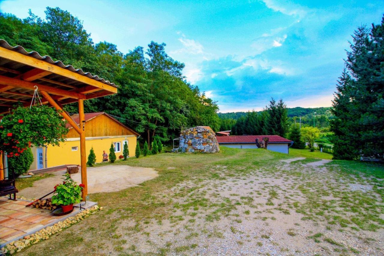 Horvath Vendeghaz Hotel Monosbel Bagian luar foto