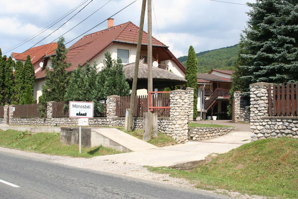 Horvath Vendeghaz Hotel Monosbel Bagian luar foto