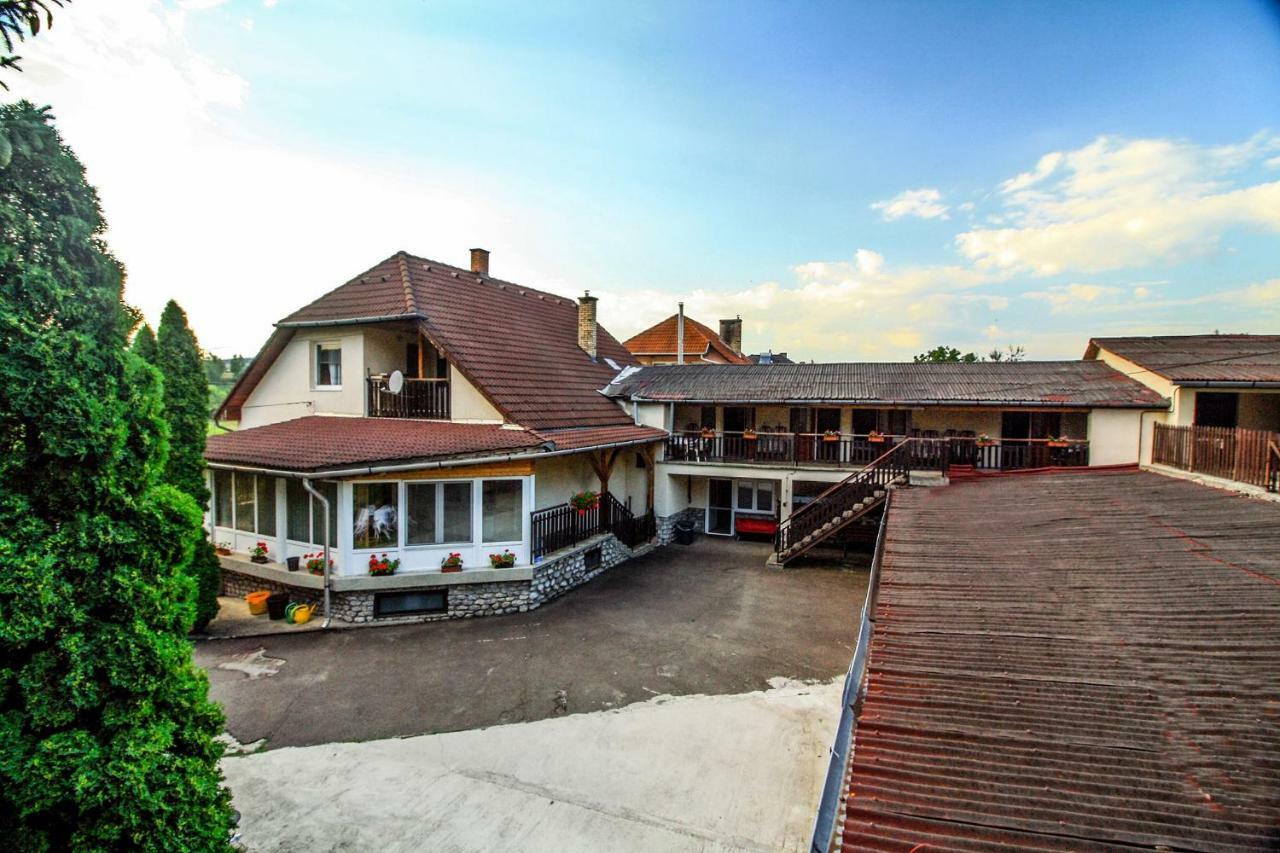 Horvath Vendeghaz Hotel Monosbel Bagian luar foto